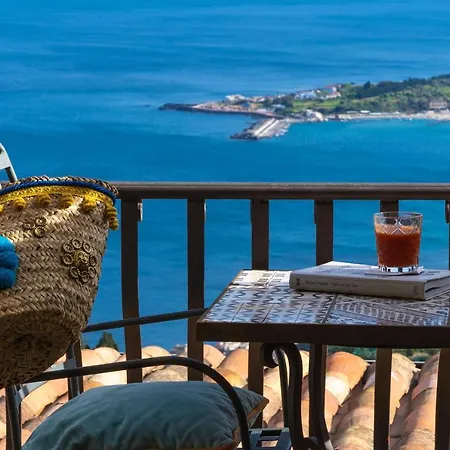 Ducale מלון טאורמינה